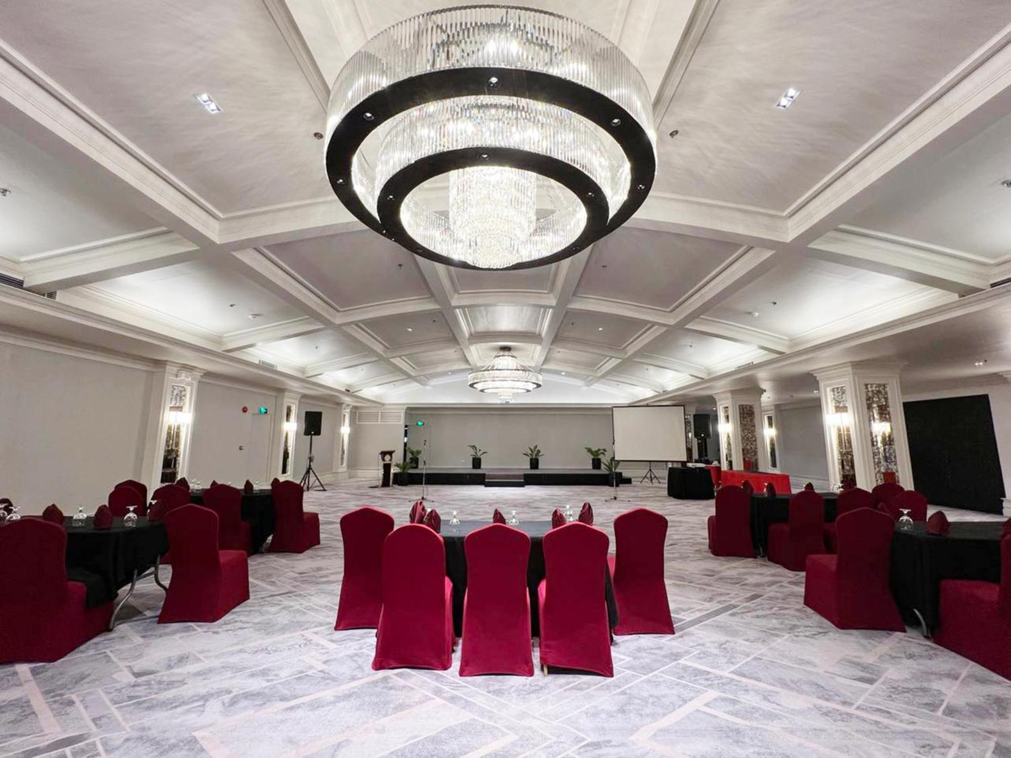 Grand Regal Hotel